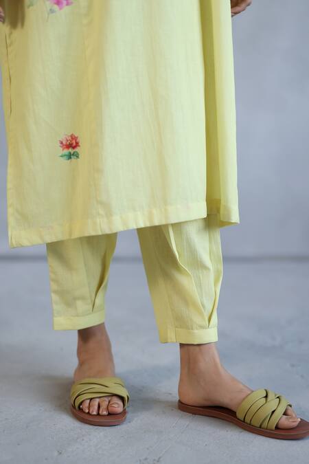 Buy_Roza_Yellow Linen V-neck Bougainvillea Printed Phiran Kurta Set _Online_at_Aza_Fashions