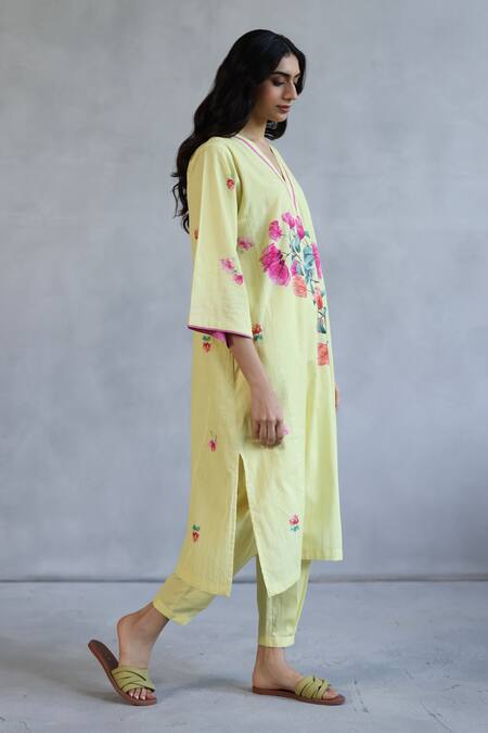 Buy Roza Yellow Linen V-neck Bougainvillea Printed Phiran Kurta Set Buy_Roza_Yellow Linen V-neck Bougainvillea Printed Phiran Kurta Set