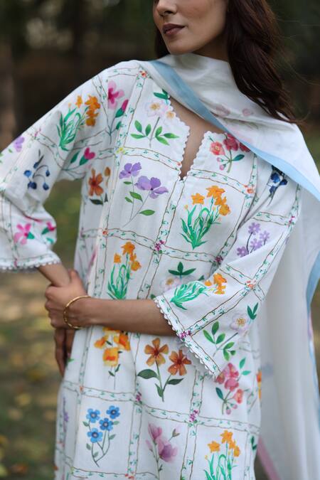 Roza_Ivory Linen Split V-neck Wildflower Printed Kurta And Pant Set _Online_at_Aza_Fashions