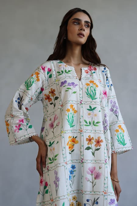 Buy_Roza_Ivory Linen Split V-neck Wildflower Printed Kurta And Pant Set 