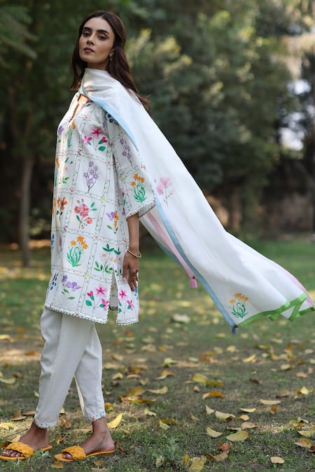 Shop Roza Ivory Linen Split V-neck Wildflower Printed Kurta And Pant Set Shop_Roza_Ivory Linen Split V-neck Wildflower Printed Kurta And Pant Set