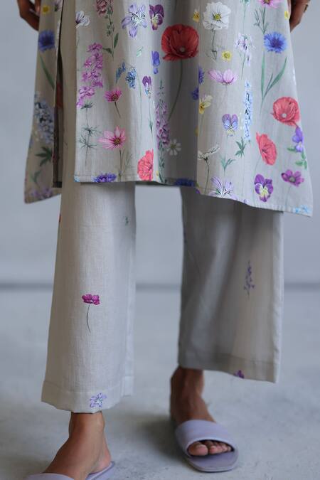 Roza Gray Linen V-neck Floral Printed Tunic Online at Aza Fashions Roza_Gray Linen V-neck Floral Printed Tunic _Online_at_Aza_Fashions