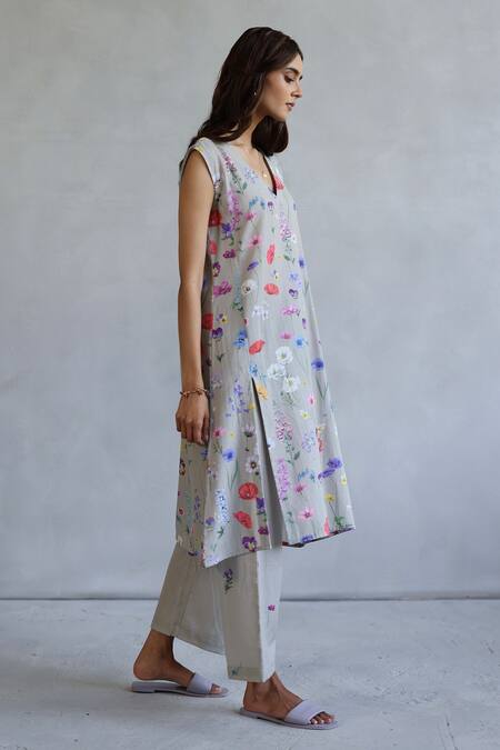 Buy Roza Gray Linen V-neck Floral Printed Tunic Online at Aza Fashions Buy_Roza_Gray Linen V-neck Floral Printed Tunic _Online_at_Aza_Fashions