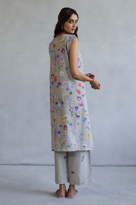 Shop Roza Gray Linen V-neck Floral Printed Tunic at Aza Fashions Shop_Roza_Gray Linen V-neck Floral Printed Tunic _at_Aza_Fashions
