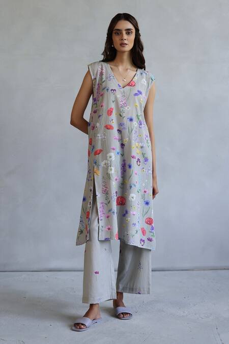 Shop Roza Gray Linen V-neck Floral Printed Tunic Online at Aza Fashions Shop_Roza_Gray Linen V-neck Floral Printed Tunic _Online_at_Aza_Fashions