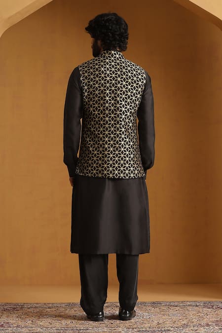 Weaver Story Geometric Pattern Bundi Kurta Set 