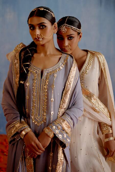 Shetab Kazmi_Gray Chanderi, Cotton Mirrors Split V-neck Mukaish Embroidered Kurta Set _at_Aza_Fashions