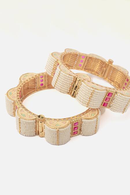 Vivinia By Vidhi Mehra_Gold Plated Pearls, Stones Scalloped And Bangles Set _Online_at_Aza_Fashions