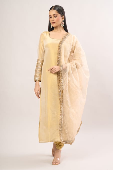 Roze_Gold Chiffon Lace Scoop Neck Embellished Kurta Set _at_Aza_Fashions
