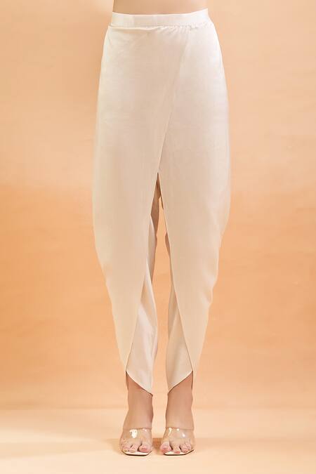 Prisho_Ivory Pearls, Embroidery Round Neck Floral Thread Kurta Set _Online_at_Aza_Fashions