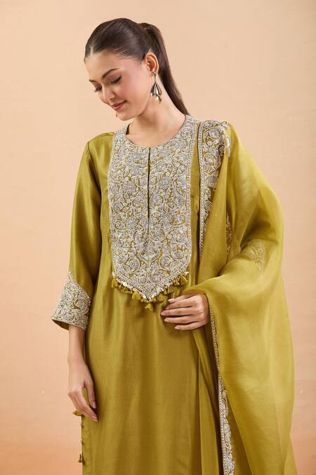 Prisho_Green Cotton Embroidery, Tassels Round Neck Floral Kurta Set _Online_at_Aza_Fashions