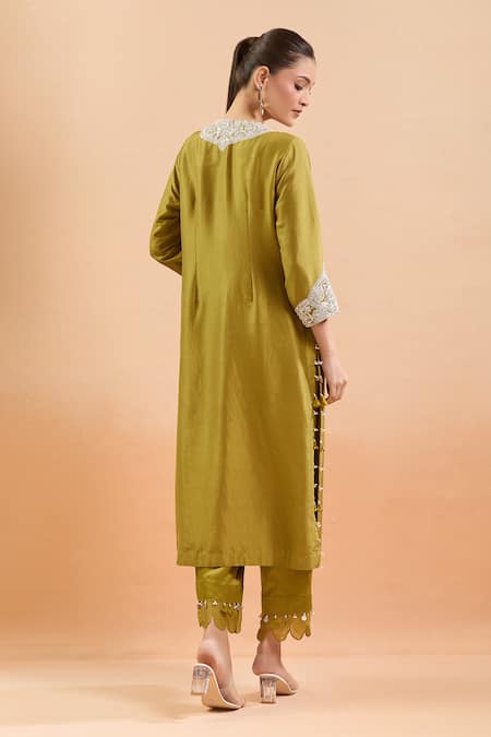 Prisho Embroidered Floral Kurta Set 