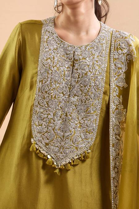 Prisho_Green Cotton Embroidery, Tassels Round Neck Floral Kurta Set _at_Aza_Fashions