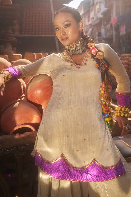 Muskann Kapadiaa_Beige Crepe, Chiffon Pearls, Gota Patti V-neck Embroidered Kurta Set _Online_at_Aza_Fashions