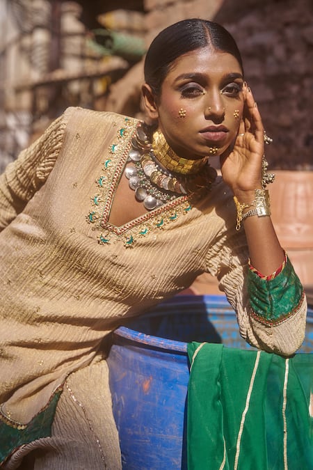 Muskann Kapadiaa_Beige Crepe, Silk Beads, Pearls, Gota Patti V-neck Embroidered Kurta Set _Online_at_Aza_Fashions