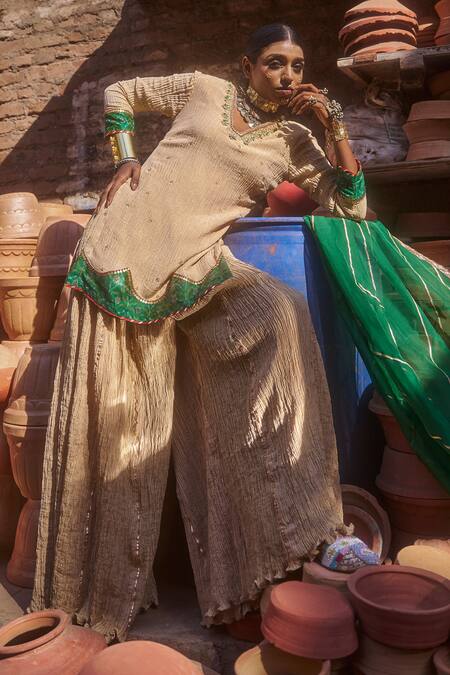 Buy_Muskann Kapadiaa_Beige Crepe, Silk Beads, Pearls, Gota Patti V-neck Embroidered Kurta Set _Online_at_Aza_Fashions