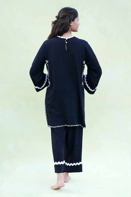 Shop Jyoti Bansal Black Cotton Embroidery, Lace Scoop Neck Kurta Set With Salwar at Aza Fashions Shop_Jyoti Bansal_Black Cotton Embroidery, Lace Scoop Neck Kurta Set With Salwar _at_Aza_Fashions
