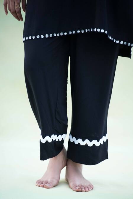 Buy Jyoti Bansal Black Cotton Embroidery, Lace Scoop Neck Kurta Set With Salwar Online at Aza Fashions Buy_Jyoti Bansal_Black Cotton Embroidery, Lace Scoop Neck Kurta Set With Salwar _Online_at_Aza_Fashions