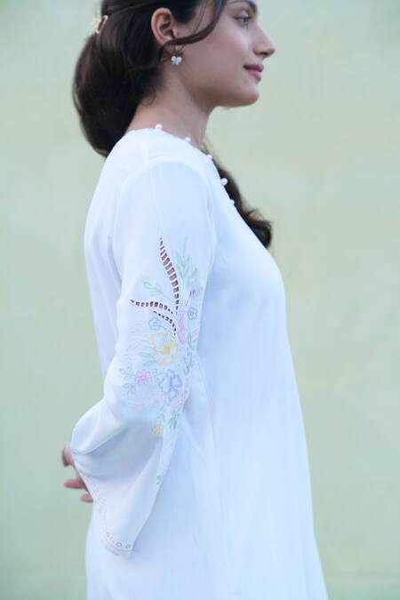 Buy Jyoti Bansal White Linen, Cotton Embroidery, Pearls, Cut Work Round Flower Bouquet Kurta Set Online at Aza Fashions Buy_Jyoti Bansal_White Linen, Cotton Embroidery, Pearls, Cut Work Round Flower Bouquet Kurta Set _Online_at_Aza_Fashions