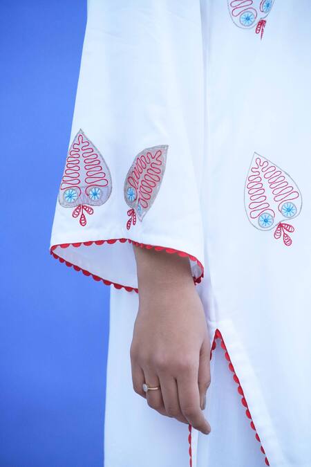 Jyoti Bansal_White Linen Embroidery, Lace, Beads Split V-neck Floral Kurta Set _Online_at_Aza_Fashions