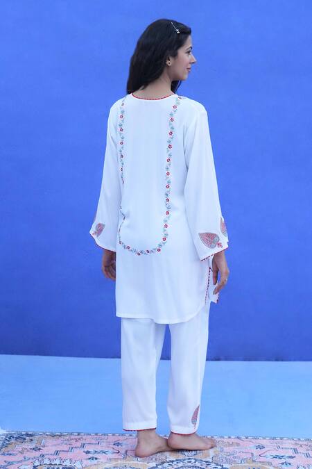 Shop_Jyoti Bansal_White Linen Embroidery, Lace, Beads Split V-neck Floral Kurta Set _at_Aza_Fashions