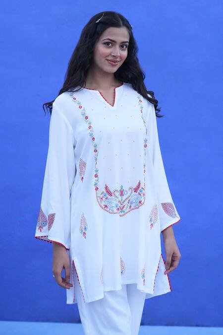 Jyoti Bansal_White Linen Embroidery, Lace, Beads Split V-neck Floral Kurta Set _at_Aza_Fashions