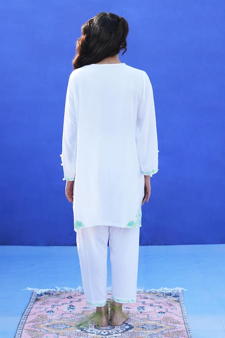 Shop Jyoti Bansal White Linen Pearls Keyhole Neck Floral Garden Embroidered Kurta And Tulip Salwar at Aza Fashions Shop_Jyoti Bansal_White Linen Pearls Keyhole Neck Floral Garden Embroidered Kurta And Tulip Salwar _at_Aza_Fashions