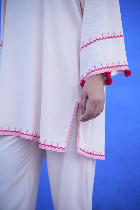 Jyoti Bansal_Off White Linen, Cotton Pom-poms, Embroidery Split V-neck Tonal Kurta Set _Online_at_Aza_Fashions