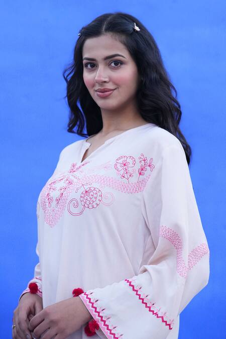 Shop_Jyoti Bansal_Off White Linen, Cotton Pom-poms, Embroidery Split V-neck Tonal Kurta Set _Online_at_Aza_Fashions