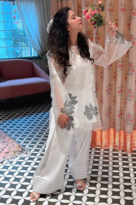 Jyoti Bansal_White Organza, Cotton, Linen Embroidery, Applique Floral Sheer Kurta Set _Online_at_Aza_Fashions