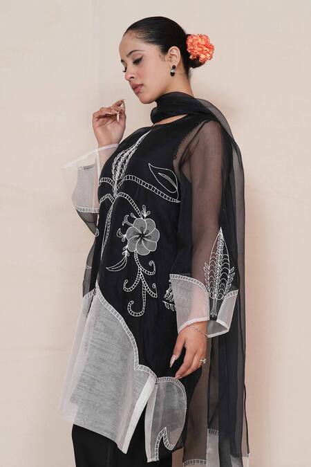 Jyoti Bansal_Black Organza, Cotton, Linen Applique, Embroidery Floral Color Block Kurta Set _Online_at_Aza_Fashions