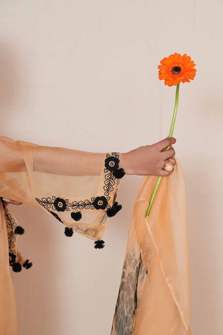 Jyoti Bansal_Peach Organza, Linen Pom-poms, Embroidery Collared Floral Vine Dori Kurta Set _Online_at_Aza_Fashions
