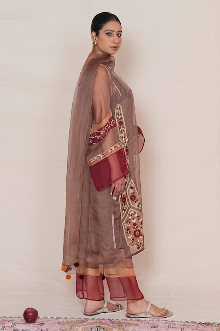 Jyoti Bansal Floral Vine Embroidered Kurta Set 