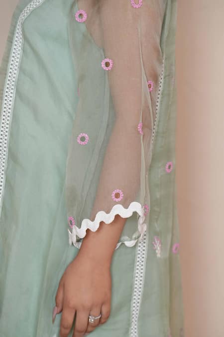Jyoti Bansal_Green Organza, Cotton Pearls, Lace V-neck Mint Floral Applique Kurta Set _Online_at_Aza_Fashions
