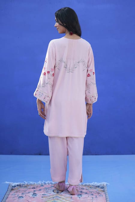 Jyoti Bansal Floral Embroidered Tie-Up Kurta Set 