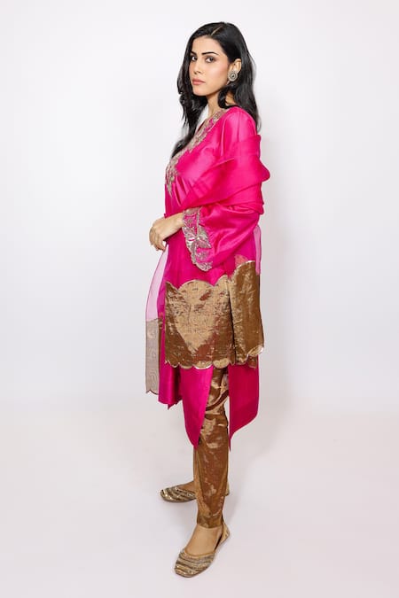 Brahmand By Vertika Kalra Pink Silk Embroidery Choker Neck Aari Kurta Set at Aza Fashions Brahmand By Vertika Kalra_Pink Silk Embroidery Choker Neck Aari Kurta Set _at_Aza_Fashions