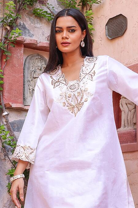 Buy_Brahmand By Vertika Kalra_Ivory Silk Embroidery, Zari Kurta And Pant Set _Online_at_Aza_Fashions