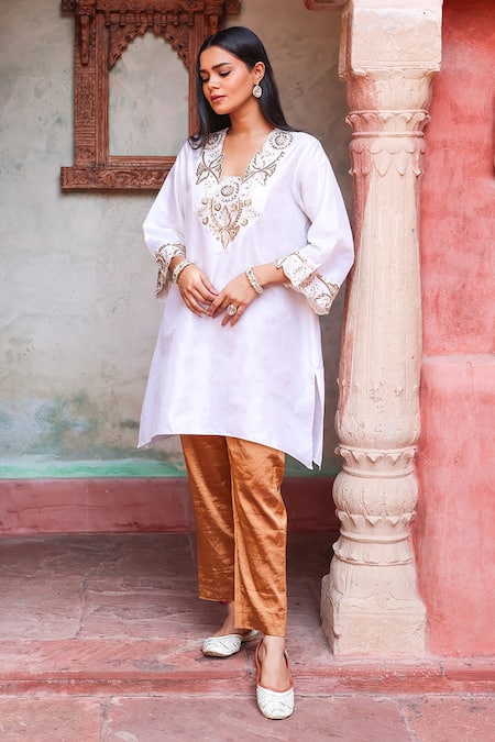 Brahmand By Vertika Kalra Ivory Embroidered Kurta & Pant Set 