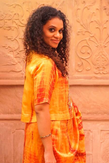 Buy_Brahmand By Vertika Kalra_Red Chanderi Embroidery, Mirrors, Sequins Round Neck Tie-dye Saree Set _Online_at_Aza_Fashions