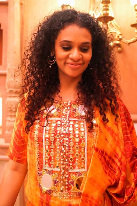 Brahmand By Vertika Kalra_Red Chanderi Embroidery, Mirrors, Sequins Round Neck Tie-dye Saree Set _at_Aza_Fashions