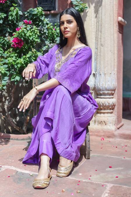 Buy_Brahmand By Vertika Kalra_Purple Muslin Embroidery V-neck Floral Kaftan And Pant Set 