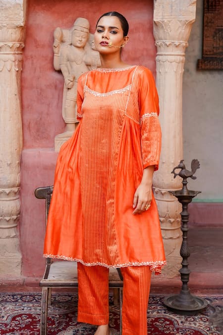 Brahmand By Vertika Kalra Orange Chanderi Embroidery Round Neck Floral Kalidaar Kurta And Pant Set at Aza Fashions Brahmand By Vertika Kalra_Orange Chanderi Embroidery Round Neck Floral Kalidaar Kurta And Pant Set _at_Aza_Fashions