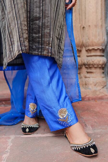 Buy_Brahmand By Vertika Kalra_Black Silk Embroidery Round Neck Floral Kurta Set 