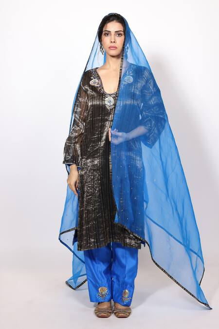 Shop_Brahmand By Vertika Kalra_Black Silk Embroidery Round Neck Floral Kurta Set 