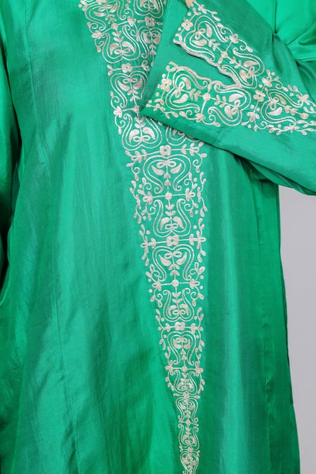 Brahmand By Vertika Kalra Green Silk Embroidery Round Neck Designer Kurta Set at Aza Fashions Brahmand By Vertika Kalra_Green Silk Embroidery Round Neck Designer Kurta Set _at_Aza_Fashions