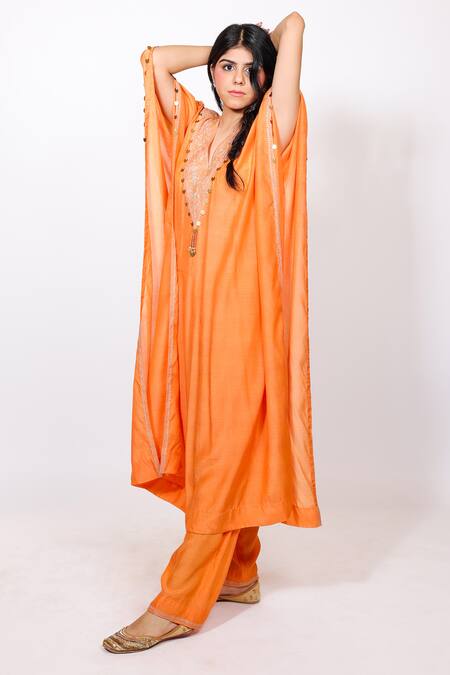 Brahmand By Vertika Kalra_Peach Muslin Sequins V-neck Embroidered Kaftan And Pant Set _at_Aza_Fashions