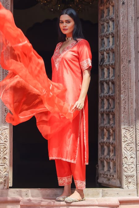 Buy_Brahmand By Vertika Kalra_Red Silk Embroidery V-neck Pita Kasab Kurta Salwar Set _Online_at_Aza_Fashions