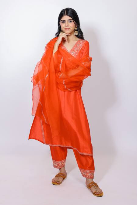 Shop_Brahmand By Vertika Kalra_Red Silk Embroidery V-neck Pita Kasab Kurta Salwar Set _Online_at_Aza_Fashions