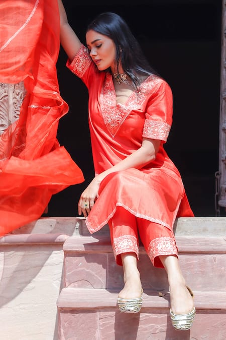 Brahmand By Vertika Kalra_Red Silk Embroidery V-neck Pita Kasab Kurta Salwar Set _at_Aza_Fashions