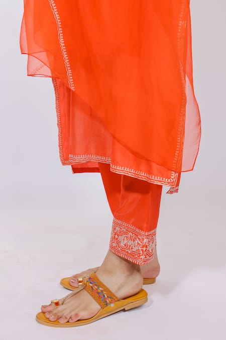 Buy_Brahmand By Vertika Kalra_Red Silk Embroidery V-neck Pita Kasab Kurta Salwar Set 